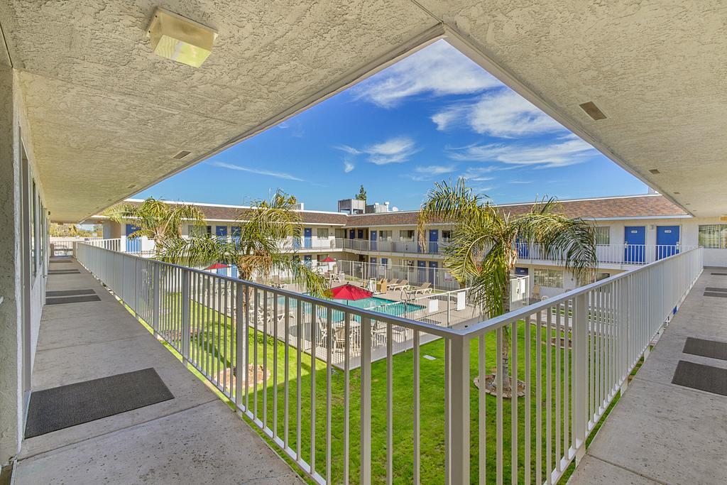 Hotel 6-phoenix, Az - North Bell Road