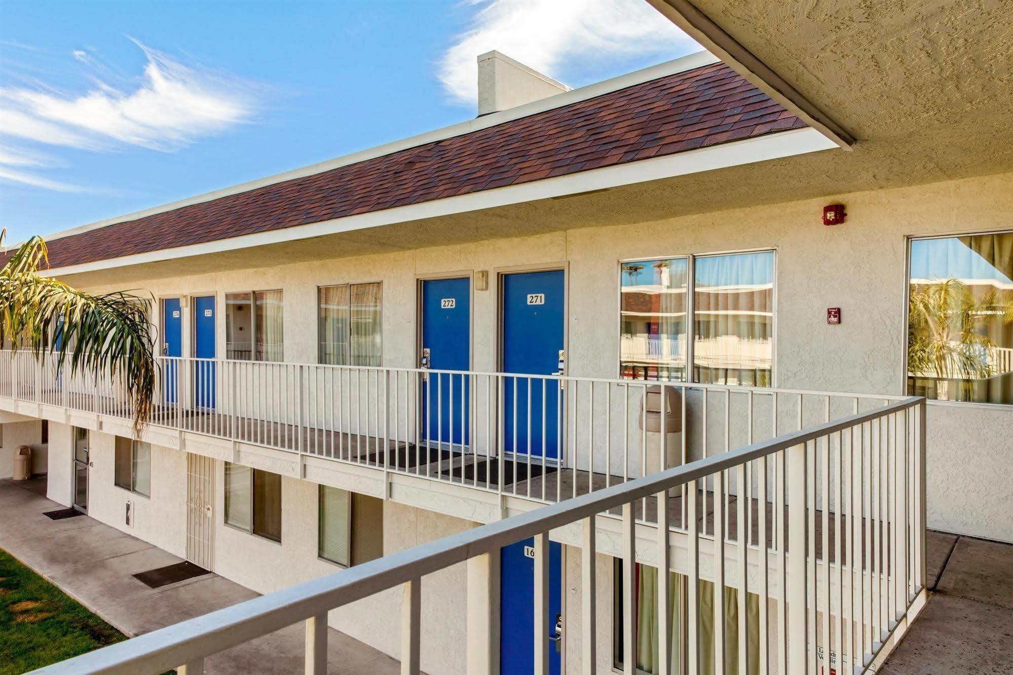 Hotel 6-phoenix, Az - North Bell Road 2*