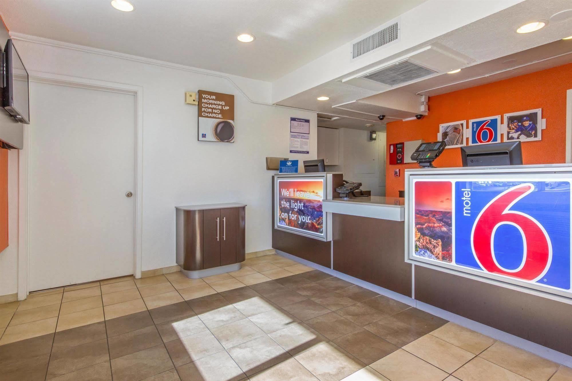6-phoenix, Az - North Bell Road