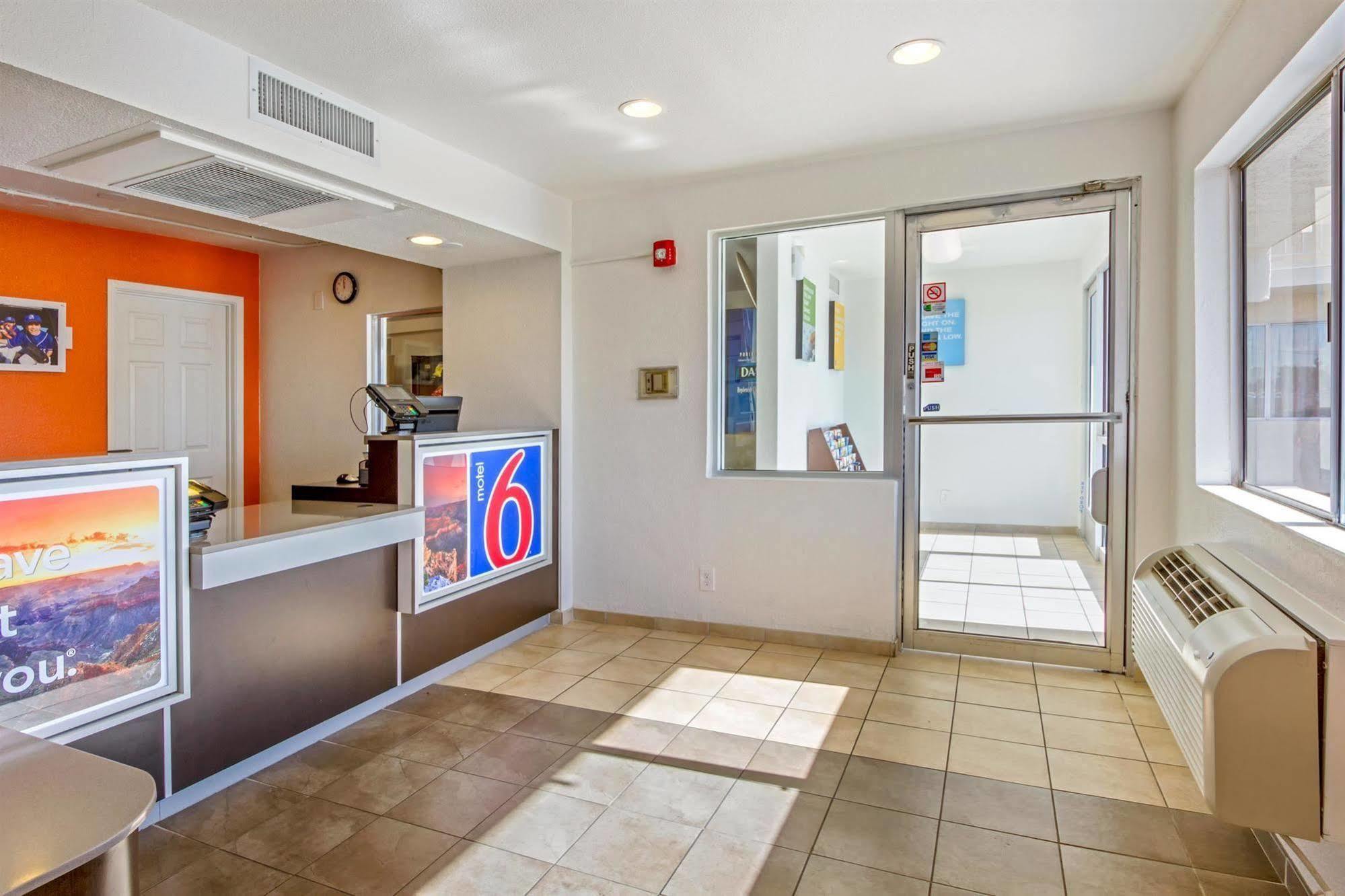 Hotel 6-phoenix, Az - North Bell Road Phoenix