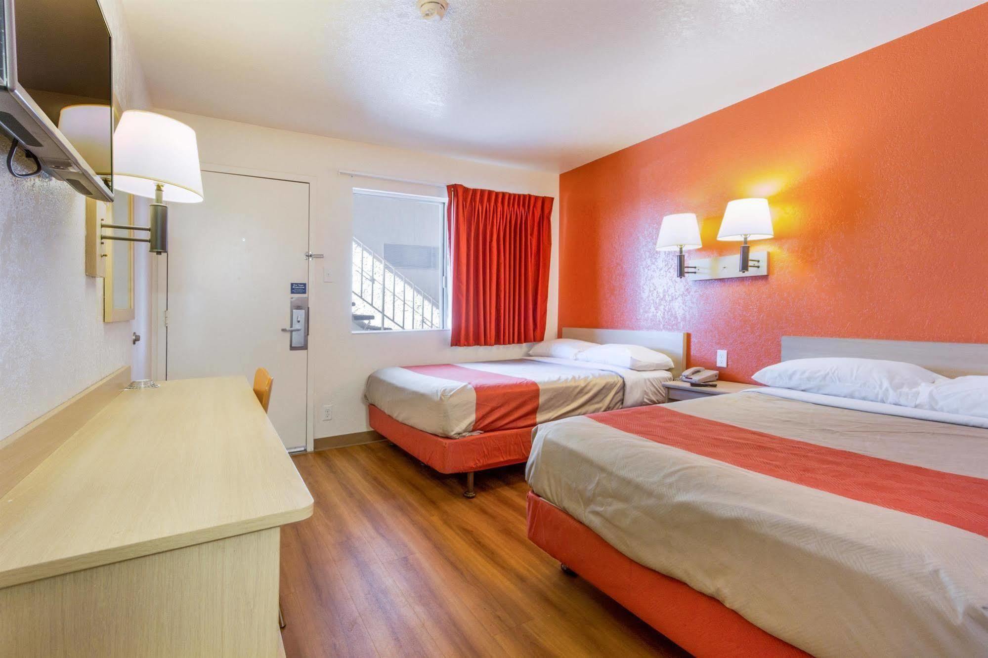 Hotel 6-phoenix, Az - North Bell Road 2*