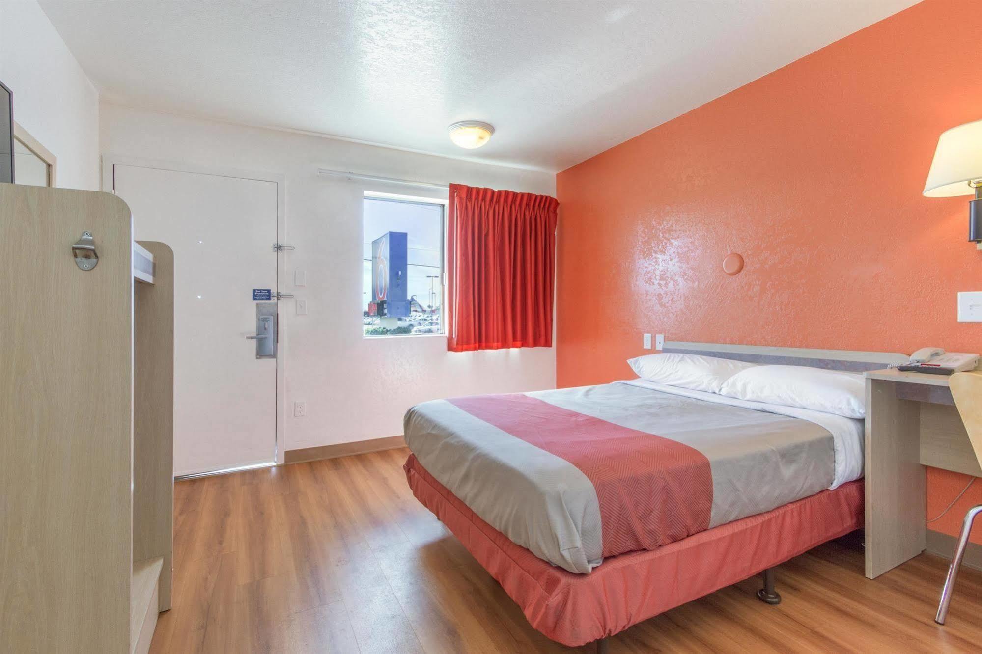 6-phoenix, Az - North Bell Road Hotel