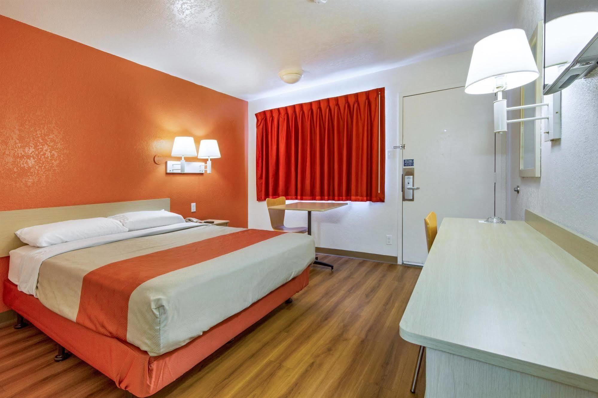 Hotel 6-phoenix, Az - North Bell Road 2*