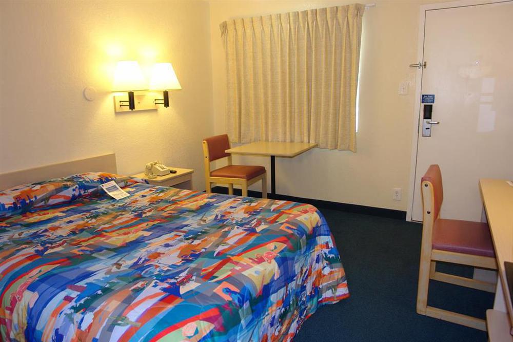 Hotel 6-phoenix, Az - North Bell Road 2*